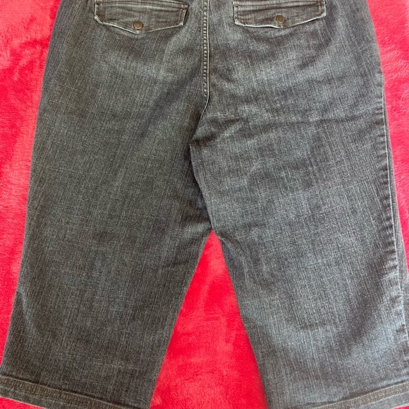 LIZ CLAIBORNE SLIM POWER CROP WOMEN JEANSđź’• SIZE 20Wđź’• - Picture 3 of 5